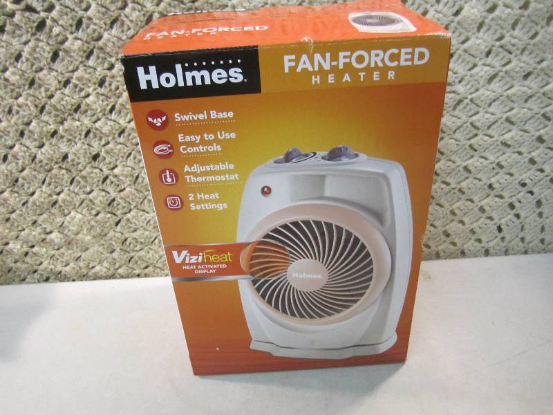 lot 61 image: Holmes 1500 Watt Pivoting Heater wi...