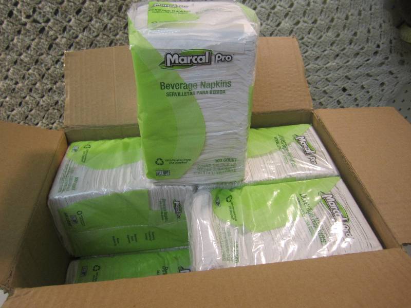 lot 87 image: Case of 4000 Beverage Napkins 8 pac...
