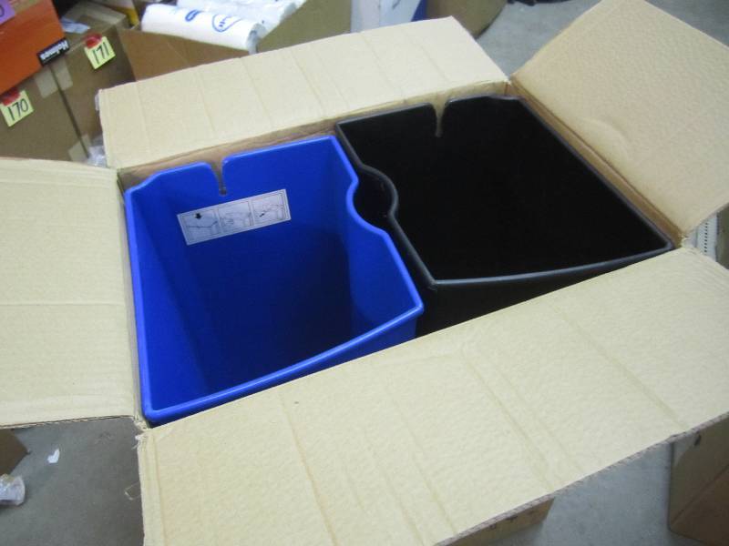 lot 124 image: Rubbermaid Dual Rigid Liners for St...