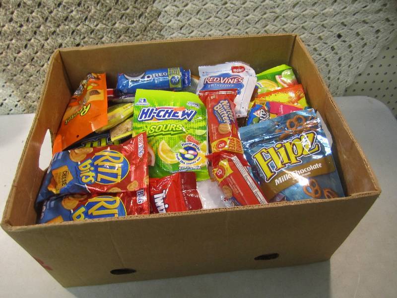 lot 140 image: Mixed Lot of 60 Packs Various Snack...