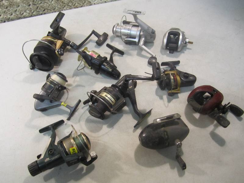 lot 206 image: Lot of 10 Misc Fishing Reels Some a...