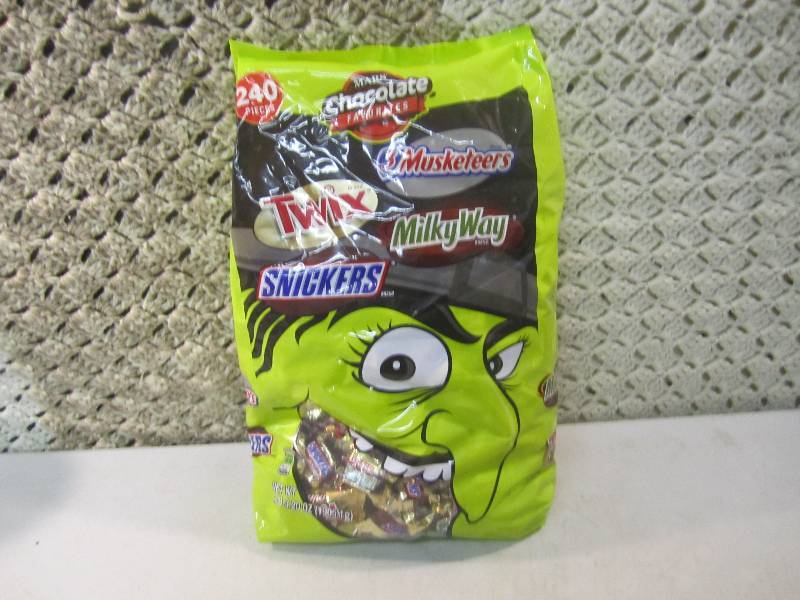 lot 222 image: Large Bag of Mixed Candy 240 Pieces...