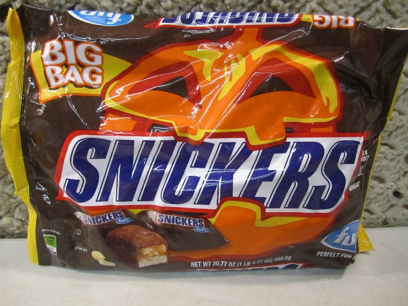 lot 231 image: 2 Big Bags of Snickers Fun Size Can...