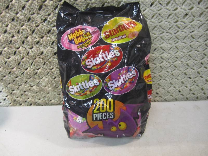 lot 290 image: Large Bag of Mixed Candy 200 Pieces...