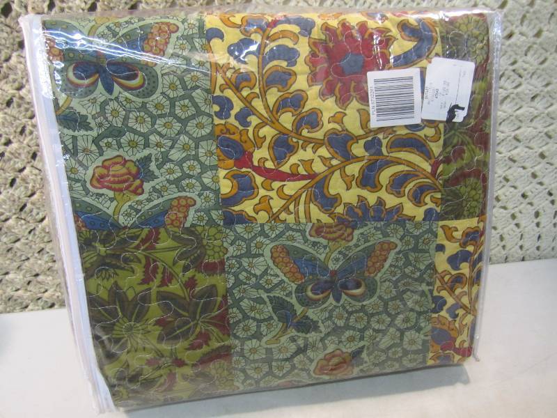 lot 299 image: FullQueen Size Quilt  D-4...