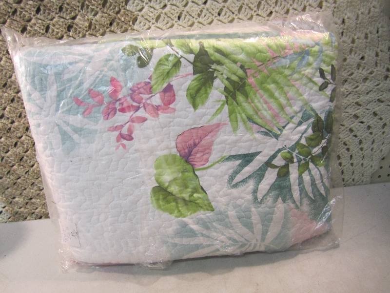 lot 301 image: FullQueen Size Quilt  RM2...