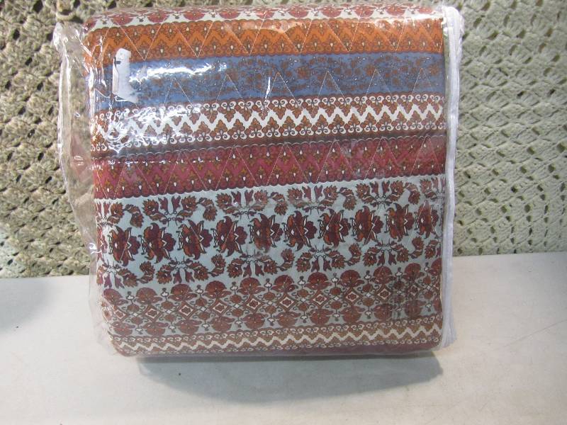 lot 307 image: FullQueen Size Quilt  RM2...
