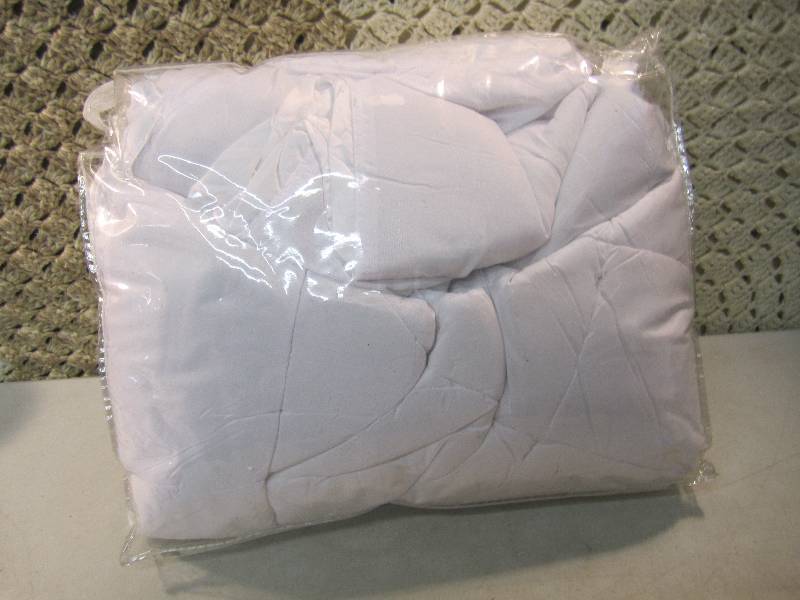 lot 312 image: Twin Size Comforter White  D-1...