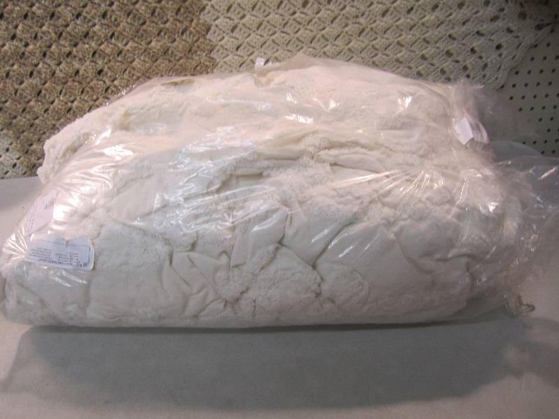 lot 315 image: Bedspread Unknown Size  A-1...