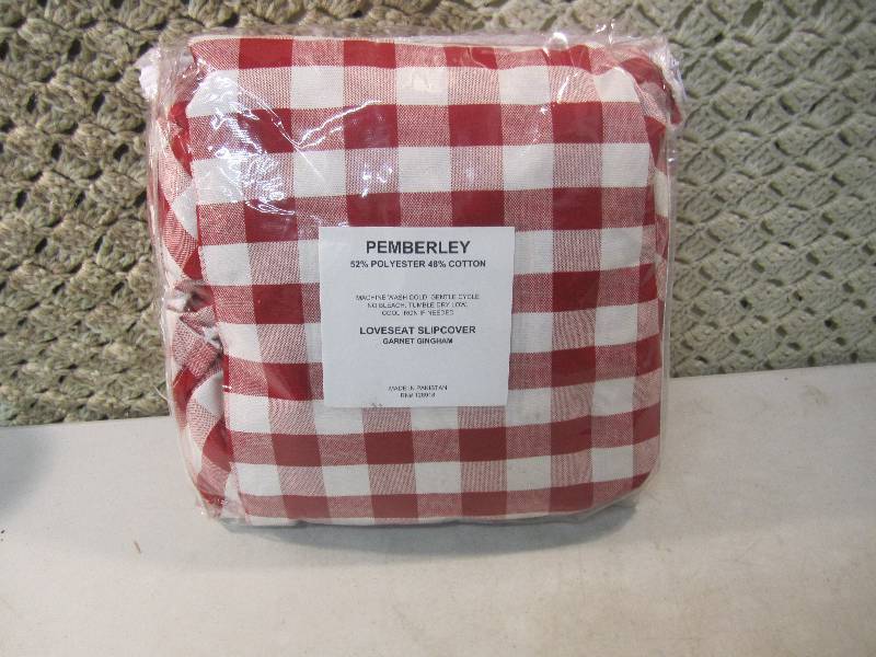 lot 318 image: Pemberley Loveseat Slipcover  D-2...