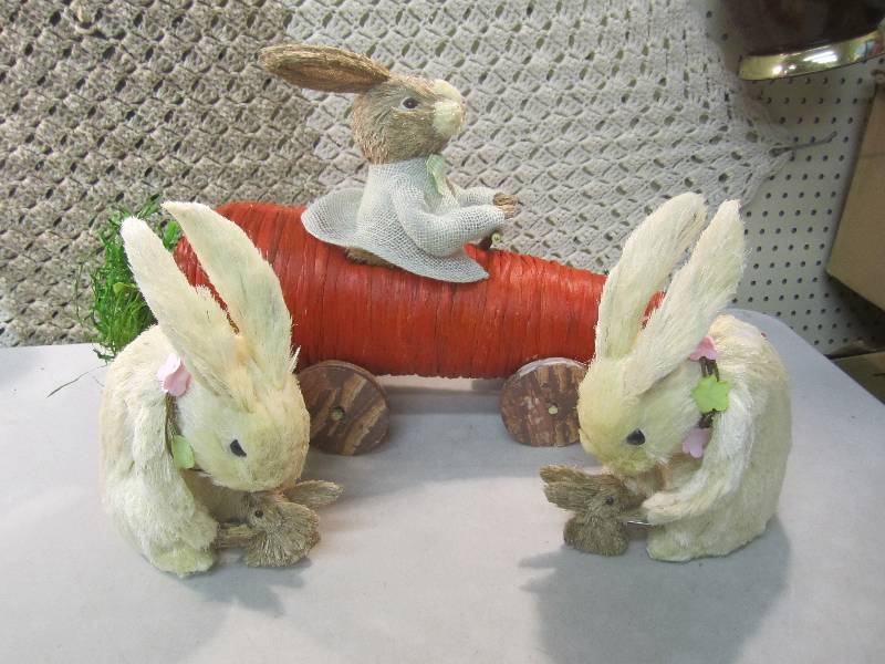 lot 320 image: Rabbit Decor Carrot is approx 24 l...