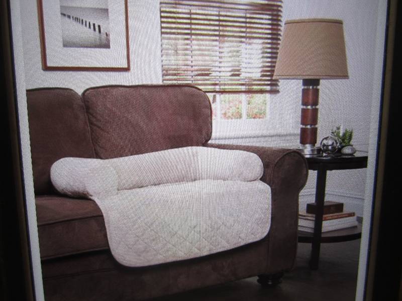 lot 321 image: Plush Pet Furniture ProtectorCover...