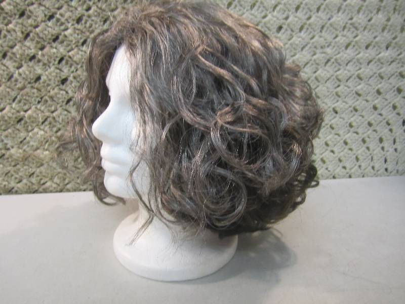 lot 344 image: Halle Wig SaltPepper 1B34280 Ret...