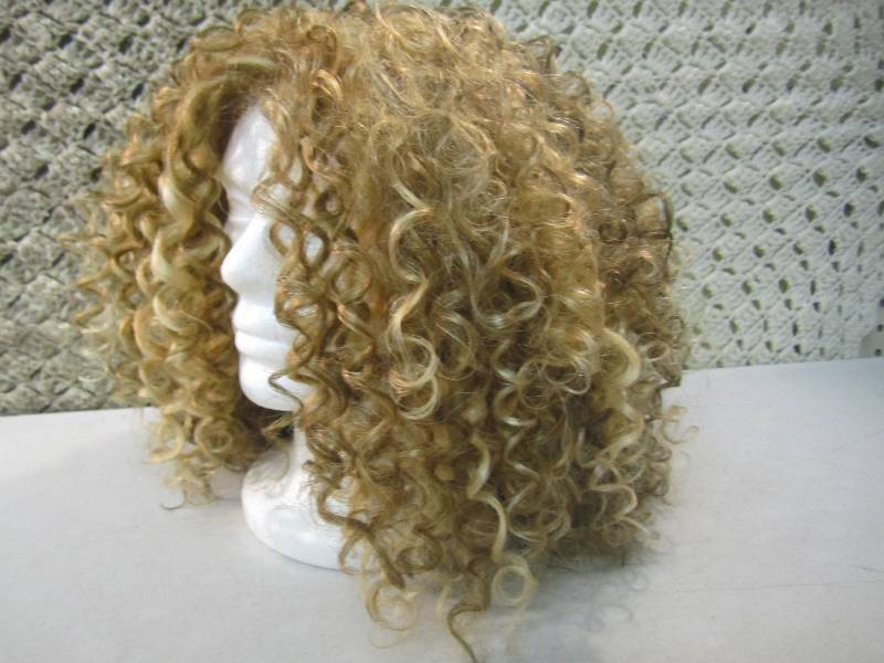 lot 345 image: Wig Style Esperanza  Color Blond...