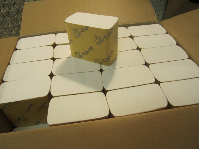 lot 346 image: Case of 8000 2-Ply Door Tissues 40 ...