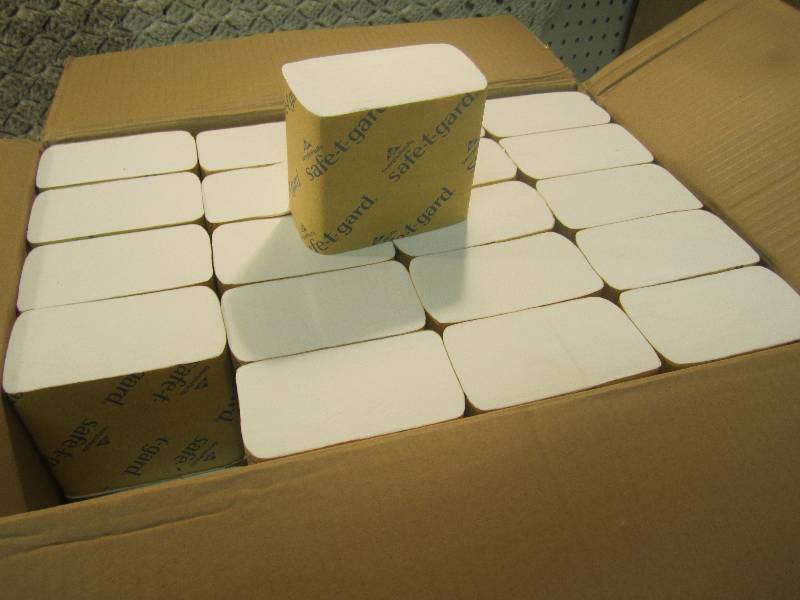 lot 347 image: Case of 8000 2-Ply Door Tissues 40 ...
