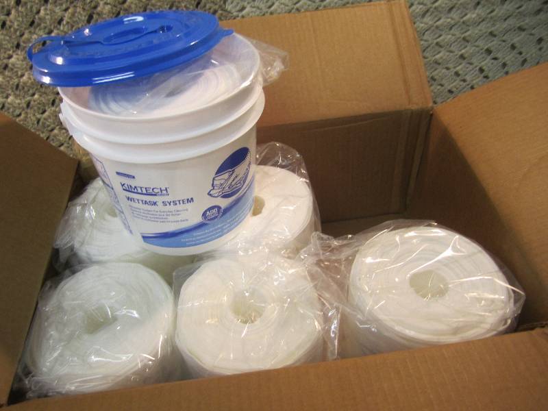 lot 423 image: Case with 6 Rolls of Wipes (dry) an...