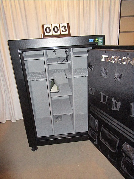 lot 3 image: Stack-On Elite 69 Gun Safe