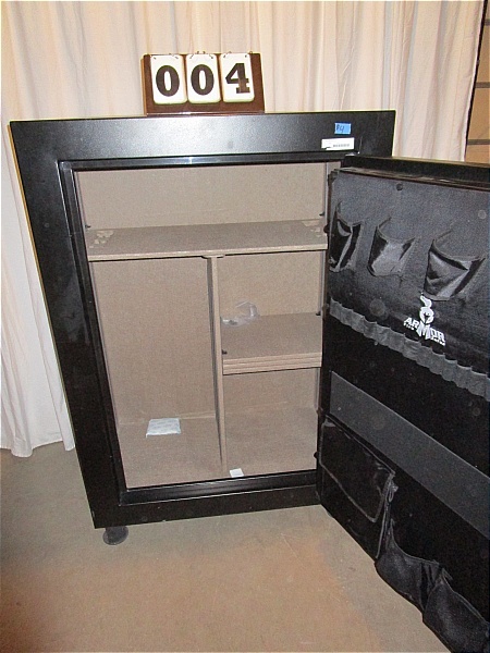 lot 4 image: Armor 64 Gun Safe