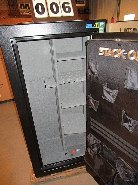 lot 6 image: Stack-On Elite 30 Gun Safe