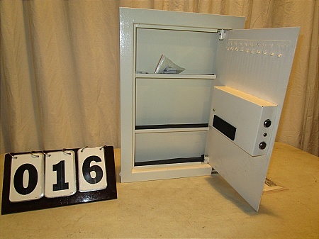 lot 16 image: Buffalo Wall Safe
