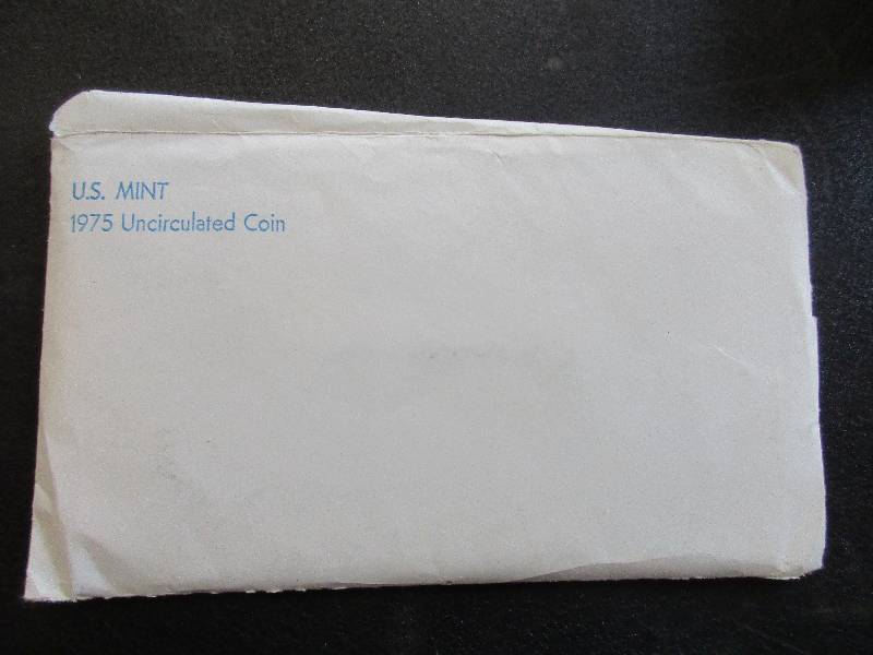 1975 United States Mint Set - KennedyIke