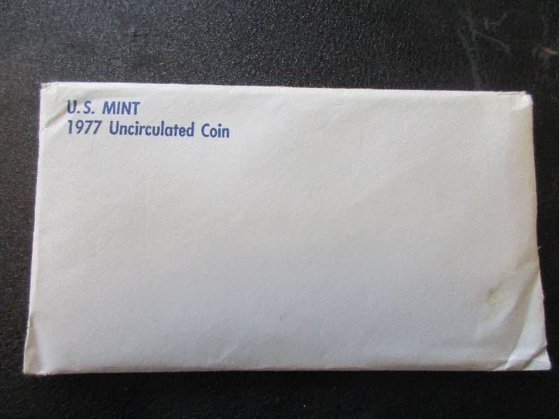 1977 United States Mint Set - KennedyIke - Denver Mint