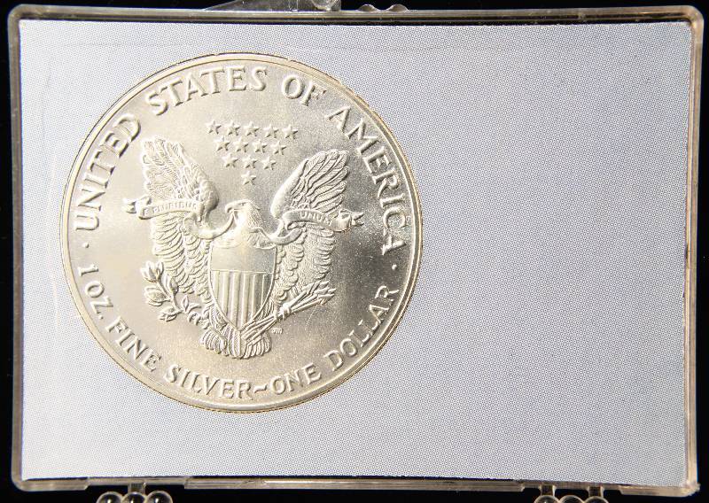 1987 AMERICAN SILVER EAGLE 1 TROY OZ. .999 FINE SILVER DOLLAR IN CASE