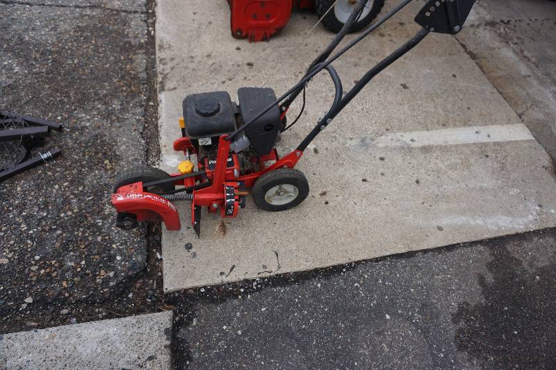 lot 7 image: Homelite 79cc Power Curb Edger
