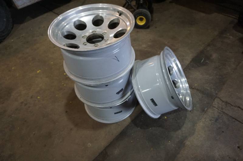 lot 15 image: Set of 4 -  Chevy 18 Aluminum Truck Rims With 6 Bolt Pattern