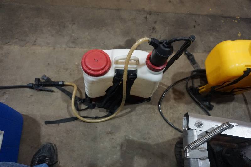lot 25 image: Chapin Pro Series Back Pack Liquid Fertilizer Chemical Sprayer