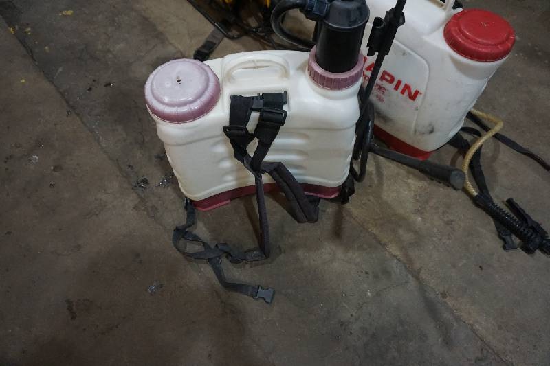 lot 26 image: Chapin Pro Series Back Pack Liquid Fertilizer Chemical Sprayer