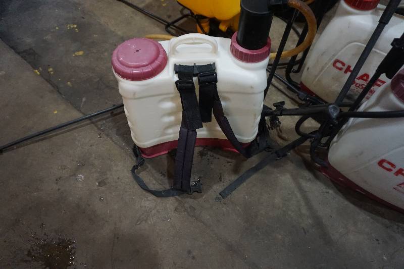 lot 27 image: Chapin Pro Series Back Pack Liquid Fertilizer Chemical Sprayer