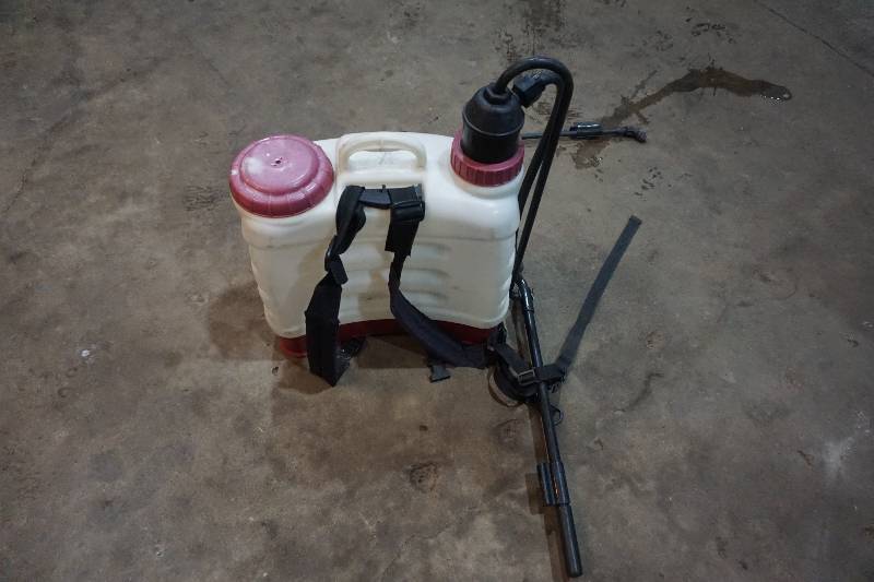lot 28 image: Chapin Pro Series Back Pack Liquid Fertilizer Chemical Sprayer