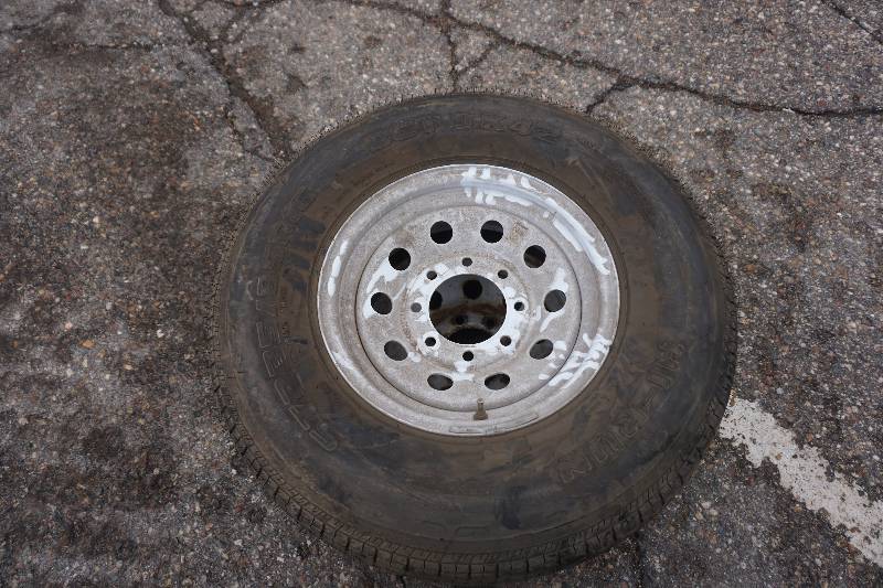 lot 10 image: Set of 2  16 Hi Run BCT JK42 Brand Trailer Tires Mounted on 8 Bolt Rims