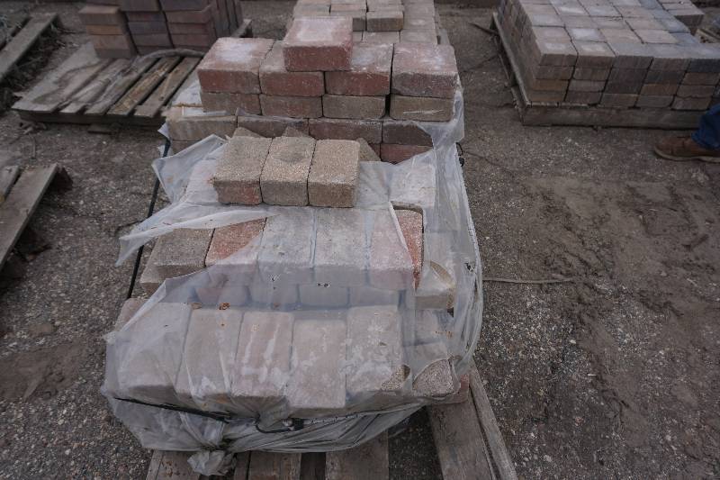 lot 31 image: Partial Pallet of Cobble Stone LandscapePatio Pavers