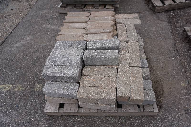 lot 34 image: Partial Pallet of Assorted Bullet Pavers
