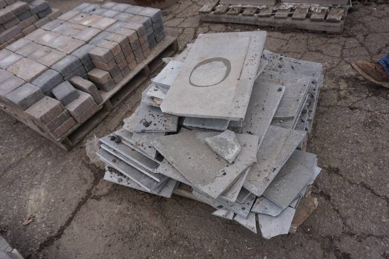 lot 35 image: Pallet of Landscape Patio Slate Pavers Natural Gray