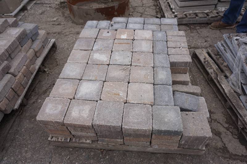 lot 36 image: Pallet of Borgert  Bavaria Pavers