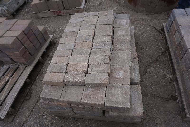 lot 37 image: Pallet of Borgert  Bavaria Pavers