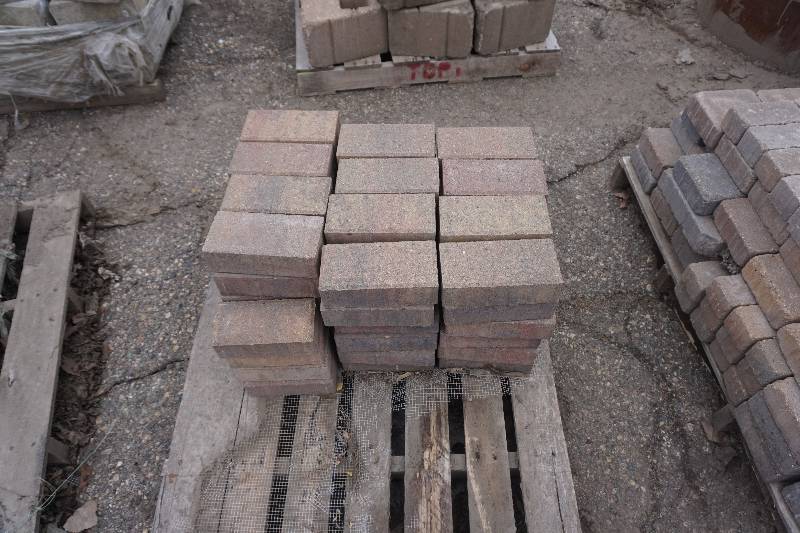 lot 38 image: Pallet of Holland Stone Pavers