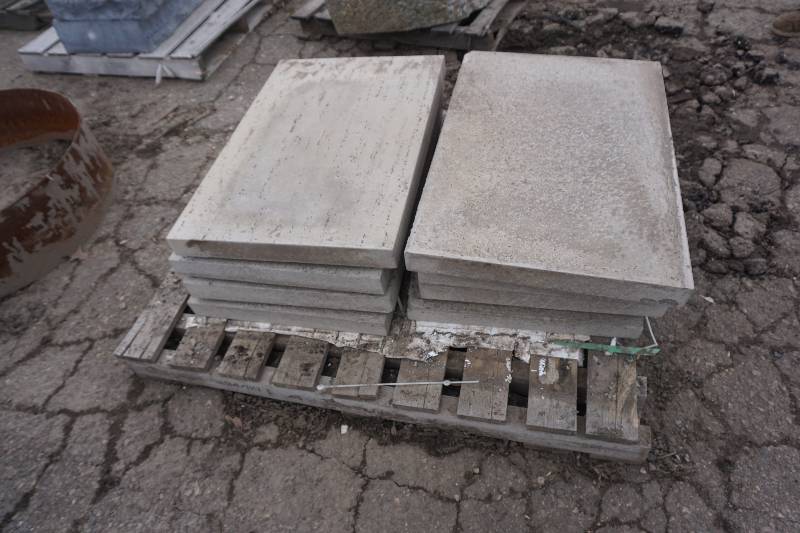 lot 42 image: Lot of - 8 Techno Block Travertine Pavers