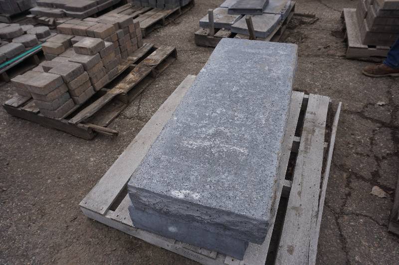 lot 49 image: 2 - Rochester Chiseled 48 Steps