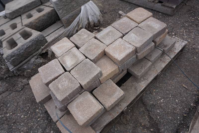 lot 52 image: Pallet of Borgert  Bavaria Pavers
