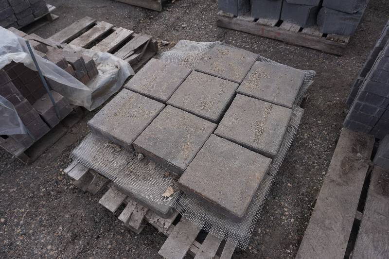 lot 59 image: Partial Pallet of 12 x 12 Beachwood Patio Pavers