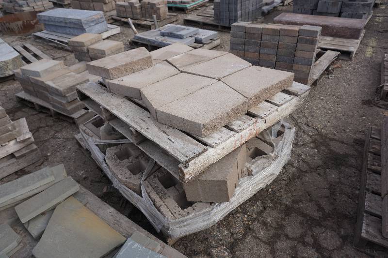 lot 64 image: 2 Partial Pallets of Keystone 16 x 6 Wall Stone With Caps