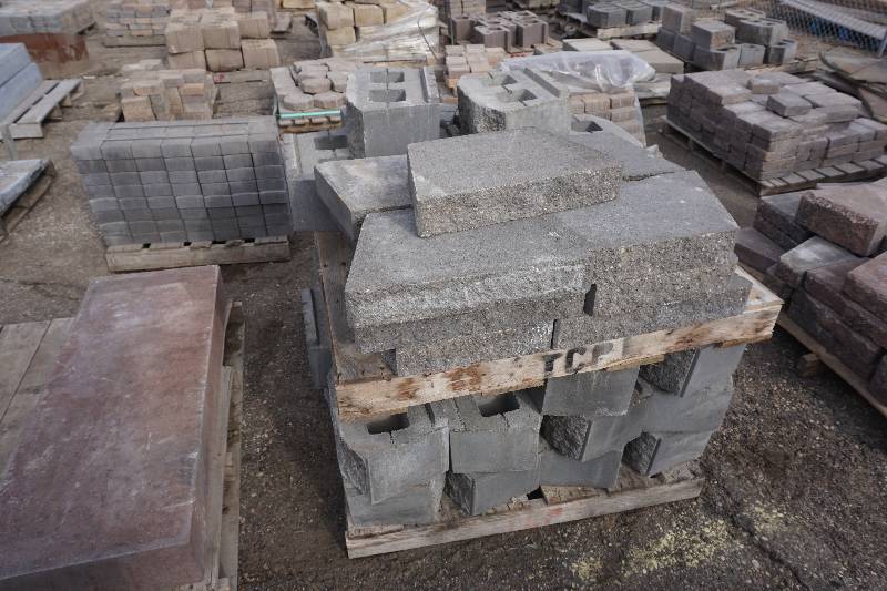 lot 67 image: 2 Partial Pallets of Keystone 16 x 6 Wall Stone With Caps