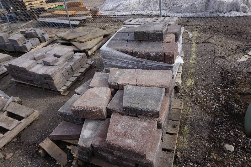 lot 68 image: 2 Pallets Borgert Madera Wall Stone In Assorted Sizes