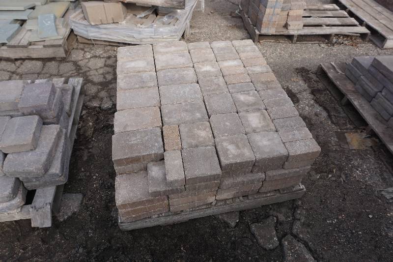 lot 71 image: Pallet of Cobble Stone Landscape Patio Pavers