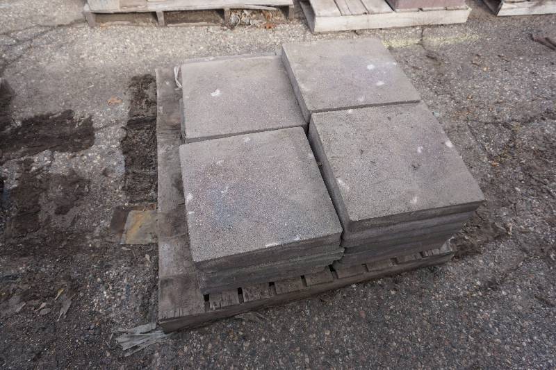 lot 72 image: Partial Pallet of Landscape Patio Pavers